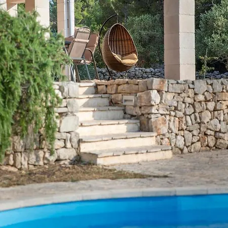 Nella Hvar * Rudina